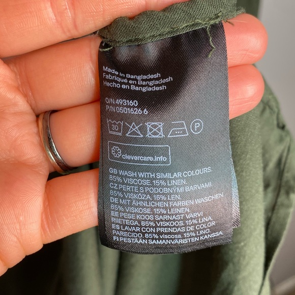 H&M Viscose/Linen Blend Button Down Top. - Picture 5 of 5